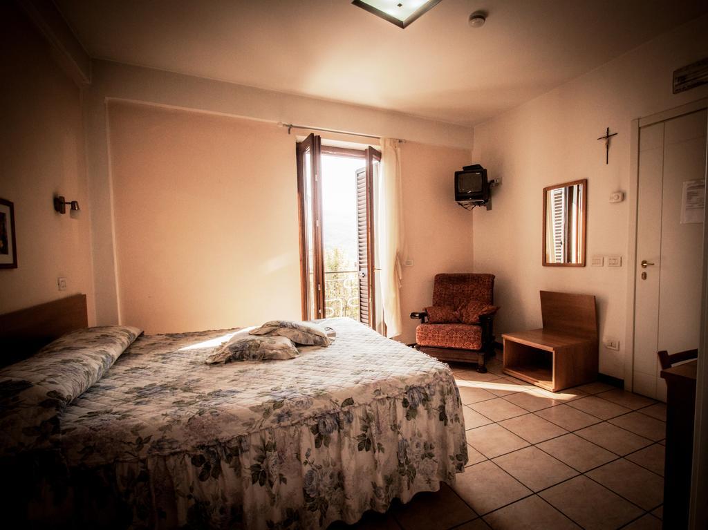 Hotel Ristorante Bertolini Piazza al Serchio Ngoại thất bức ảnh