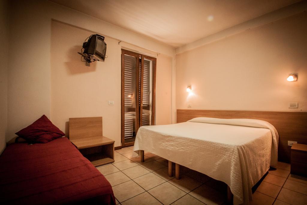 Hotel Ristorante Bertolini Piazza al Serchio Ngoại thất bức ảnh