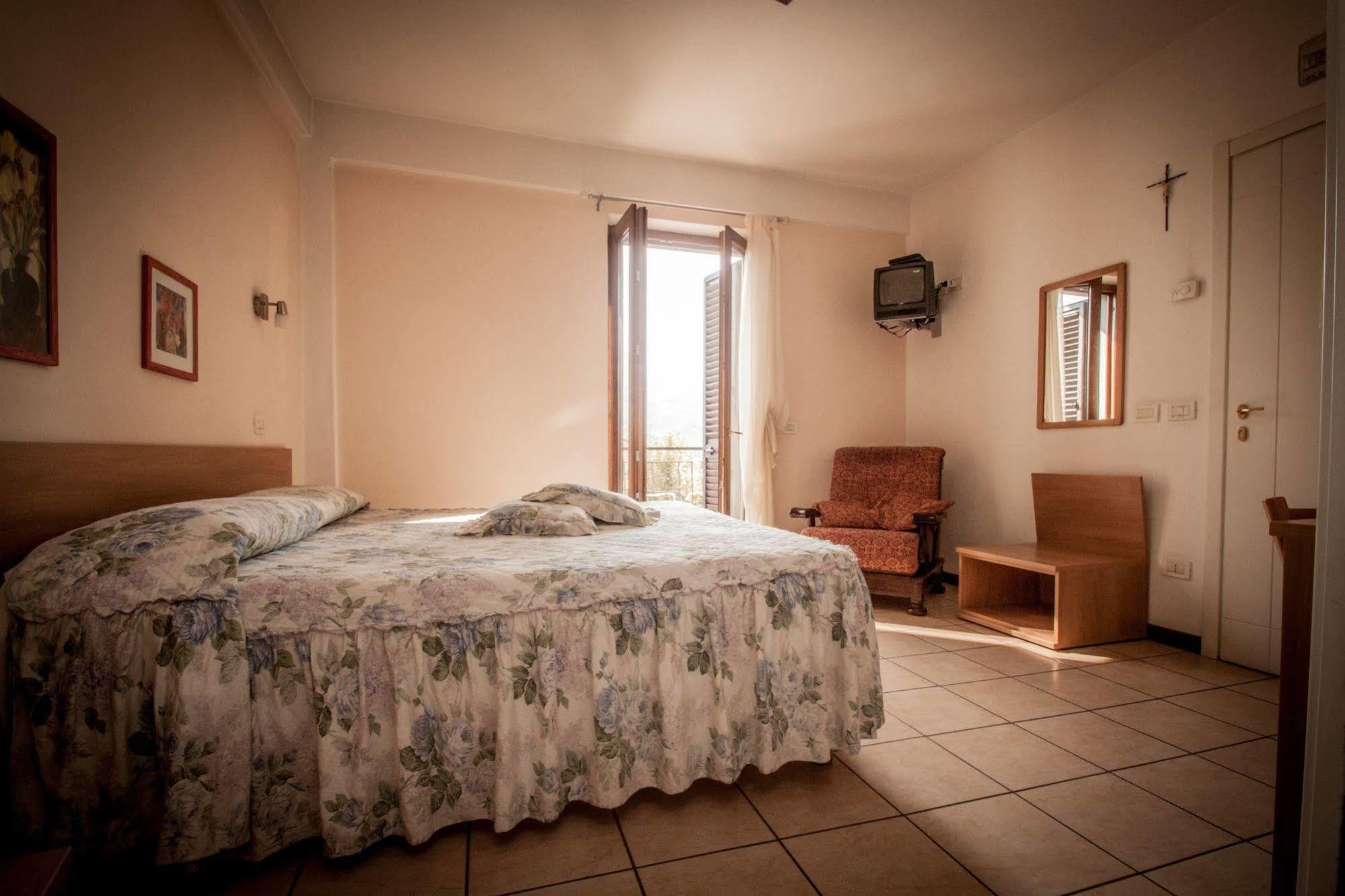 Hotel Ristorante Bertolini Piazza al Serchio Ngoại thất bức ảnh