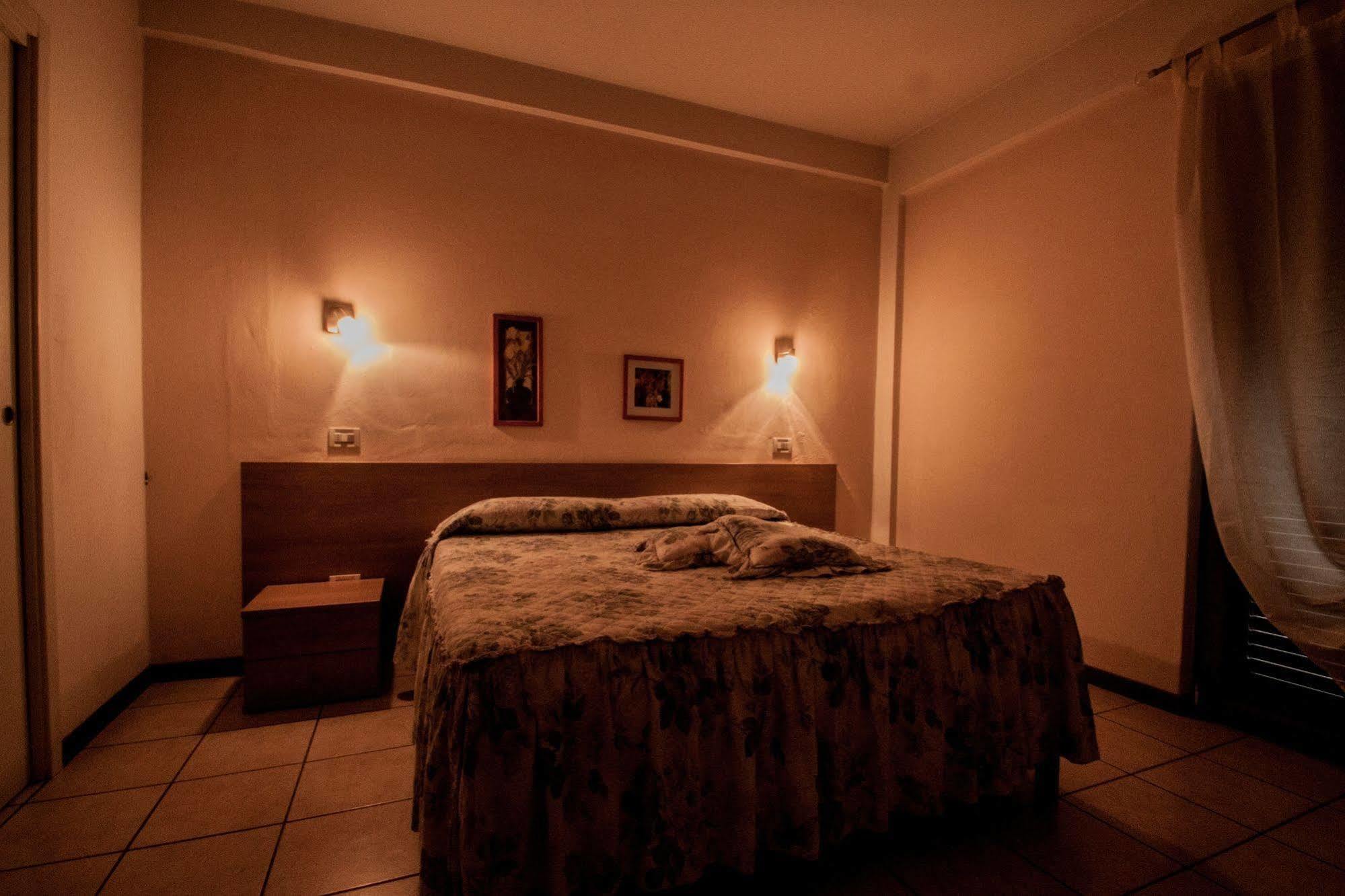 Hotel Ristorante Bertolini Piazza al Serchio Ngoại thất bức ảnh