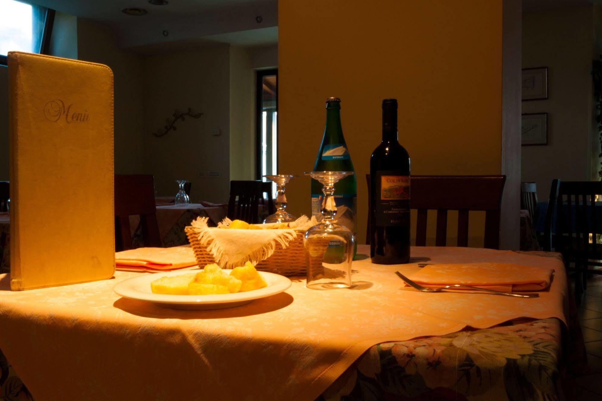Hotel Ristorante Bertolini Piazza al Serchio Ngoại thất bức ảnh
