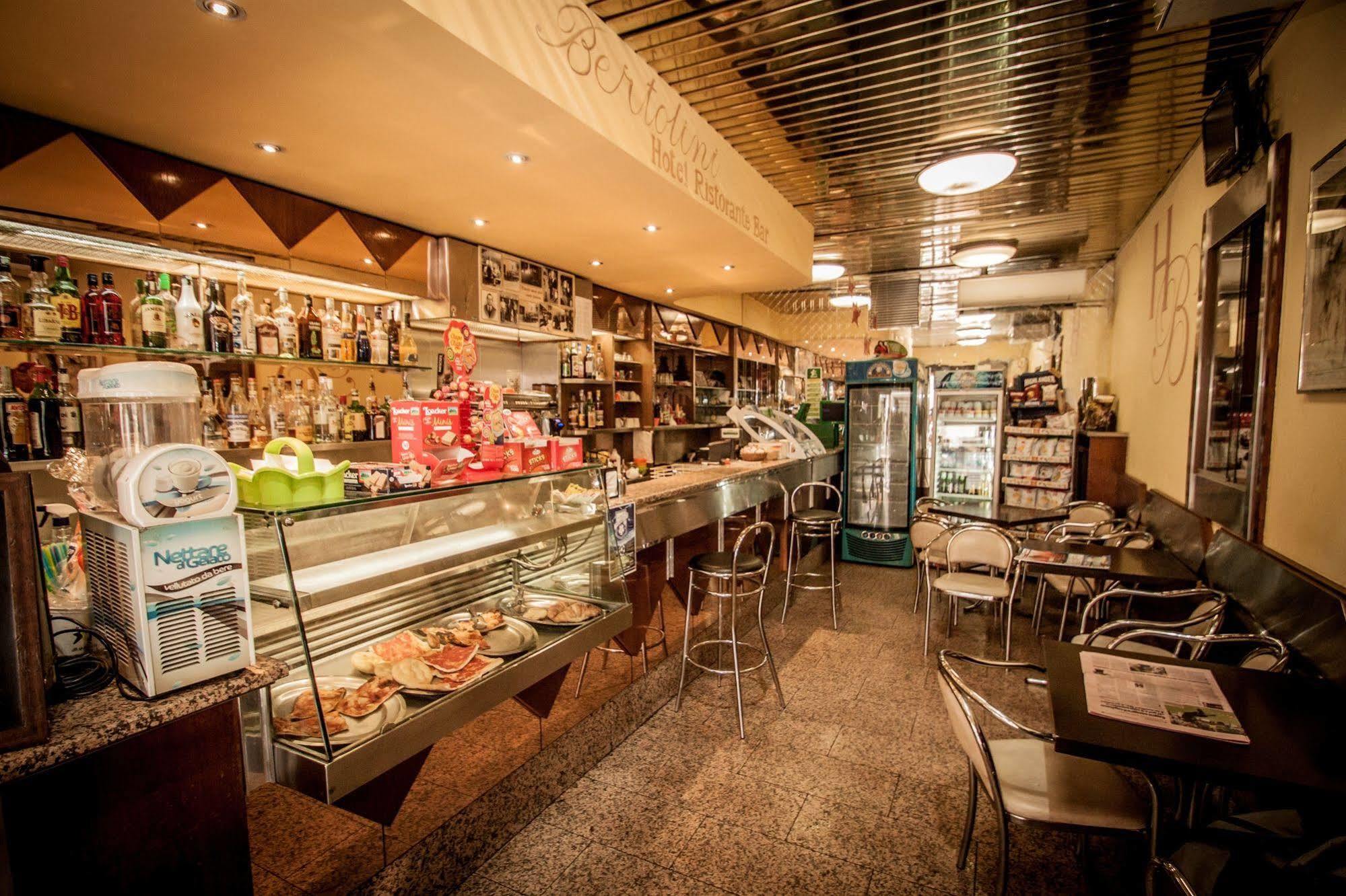 Hotel Ristorante Bertolini Piazza al Serchio Ngoại thất bức ảnh